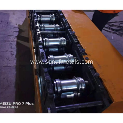 Shutter door roll forming machine